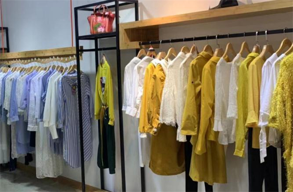 服装连锁零售 时尚版图的扩张与挑战