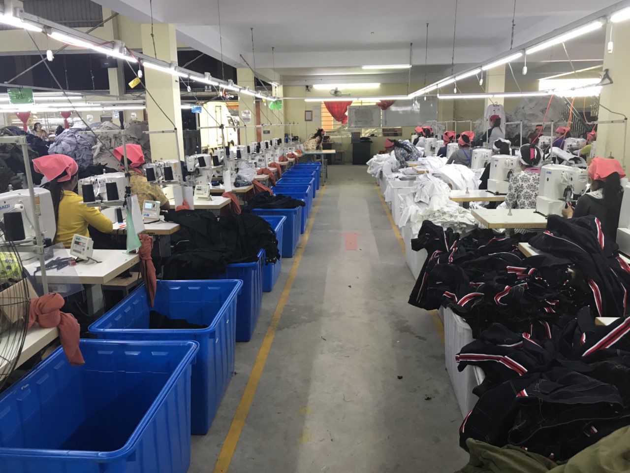 服装行业的光与影 走进车间，感受每一针一线的辛劳
