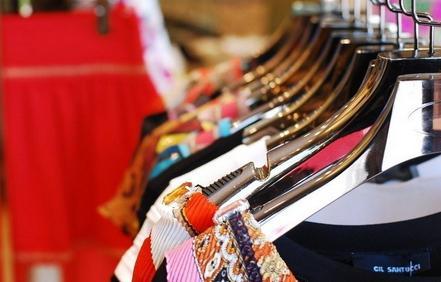 女装市场逾万亿 探析服装行业发展前景与零售趋势